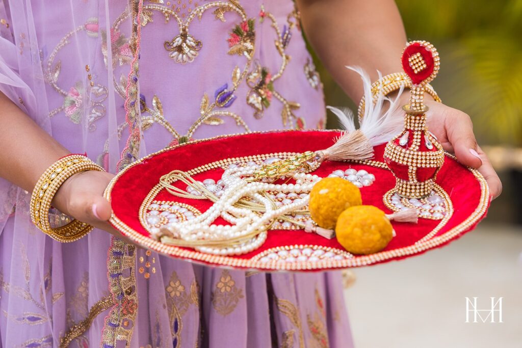 Traditional-Indian-wedding-ceremony-tray-with-floral-sweetsladoo-pearl-jewelry-and-ceremonial-items-used-in-South-Asian-wedding-rituals-in-the-San-Francisco-Bay-Area